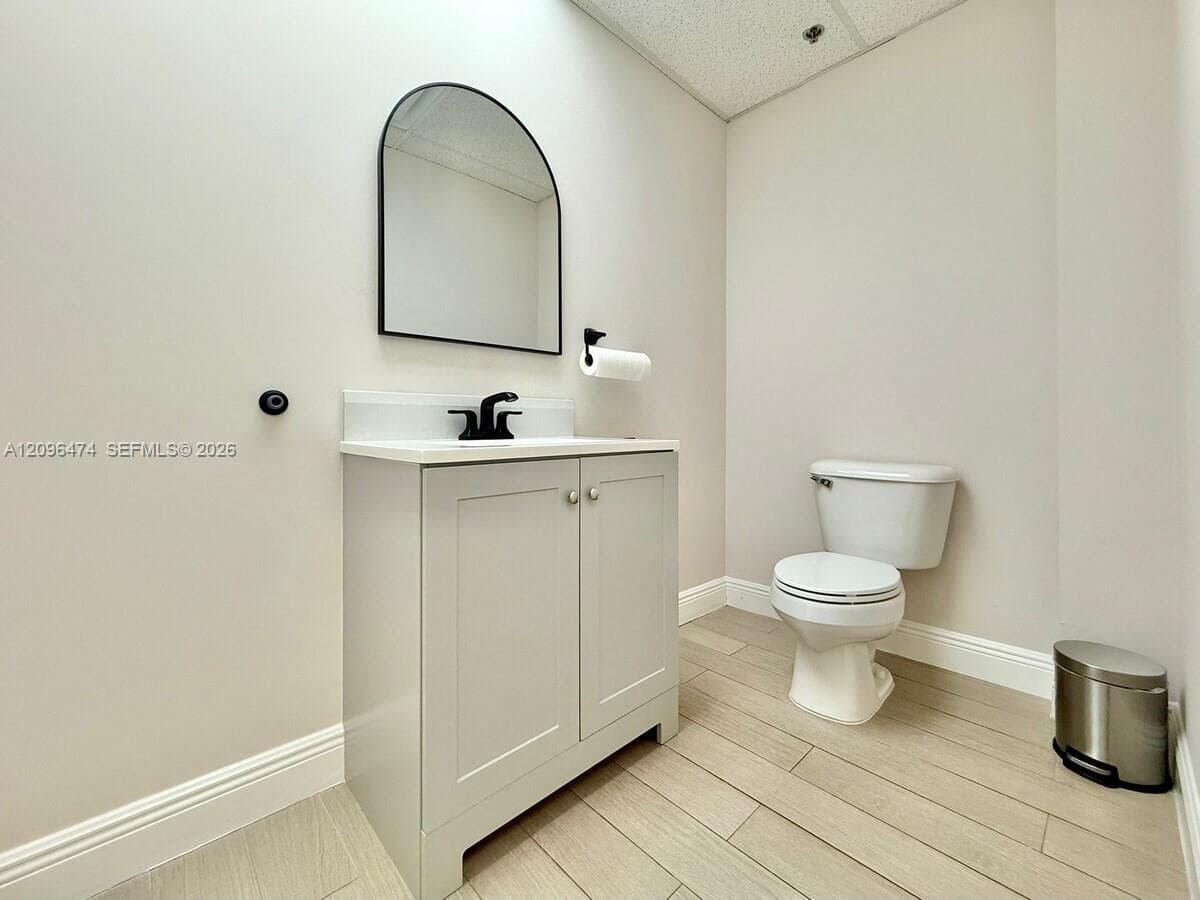 12550 Biscayne Blvd # 304, North Miami FL 33181