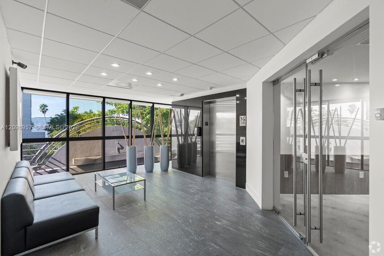 3121 Commodore Plz # 303, Miami FL 33133