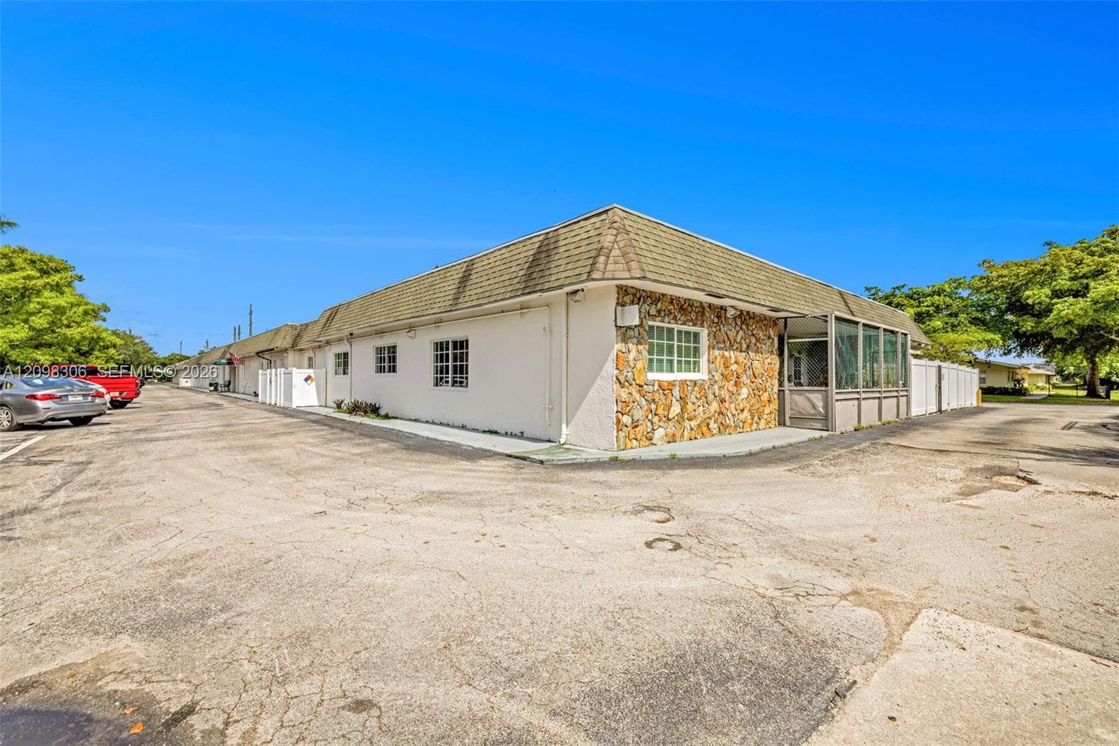 6810 SW 7th St, Margate FL 33068