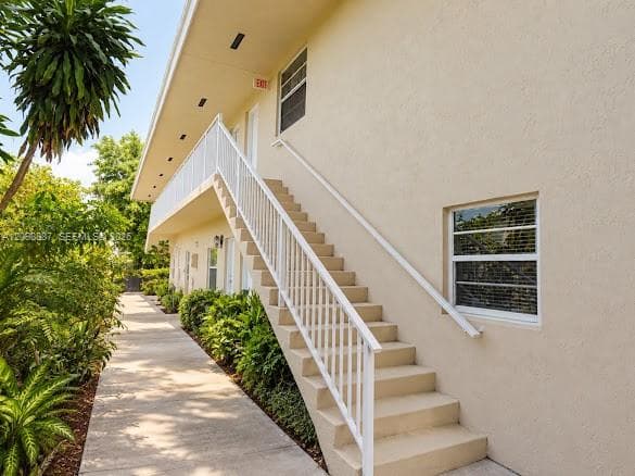 2120 SW 4th St, Miami FL 33135