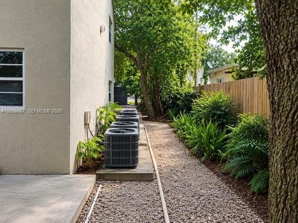 2120 SW 4th St, Miami FL 33135