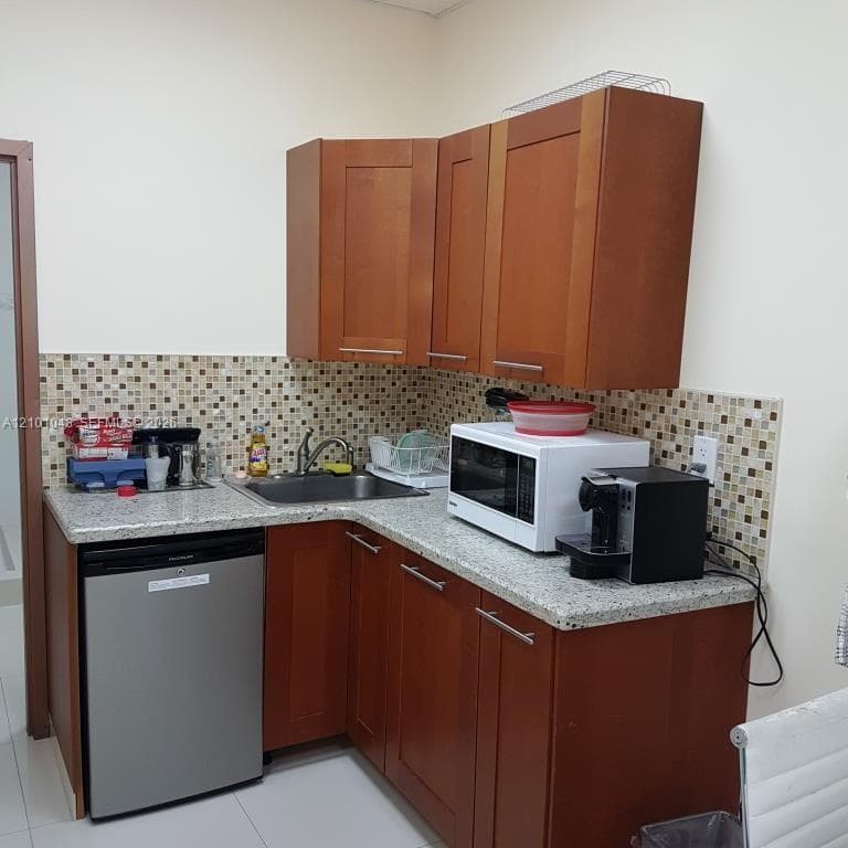 436 SW 8th St, Miami FL 33130