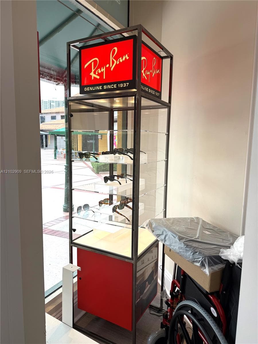 NE 207th st, Aventura FL 33180