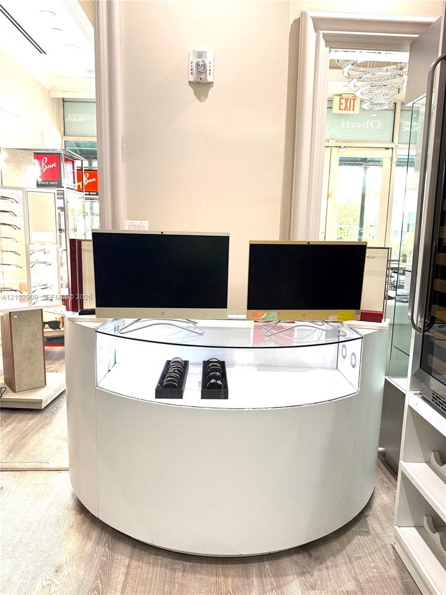 NE 207th st, Aventura FL 33180