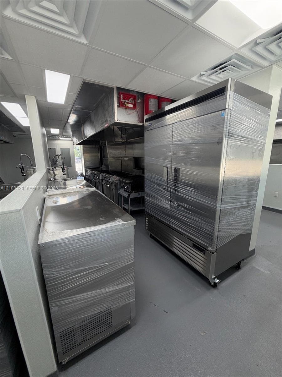 3569-3579 N Dixie Hwy in Oakland Park