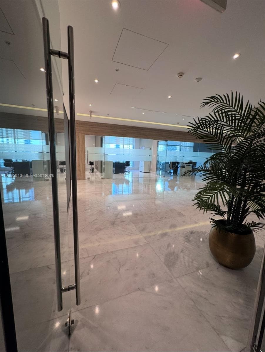 175 SW 7th St # 2208, Miami FL 33130