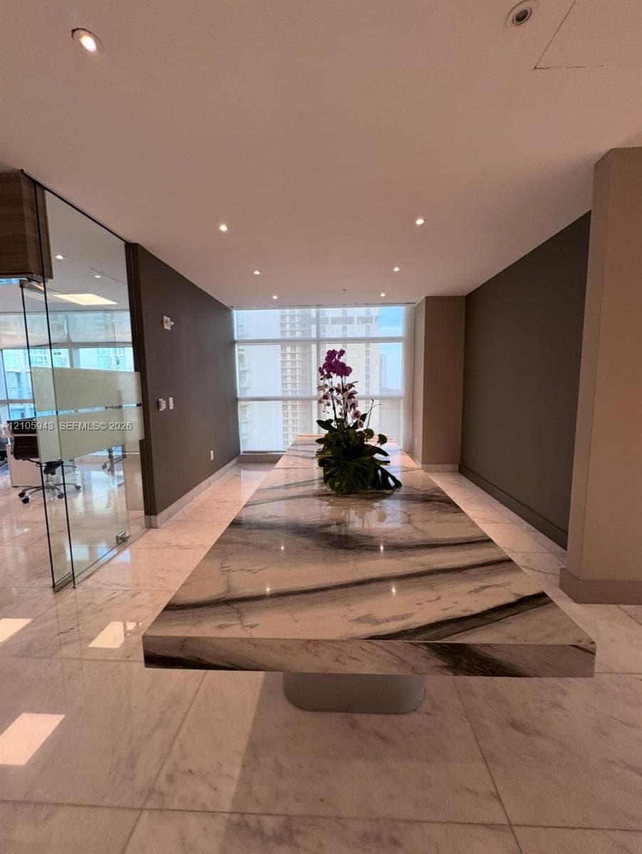 175 SW 7th St # 2208, Miami FL 33130