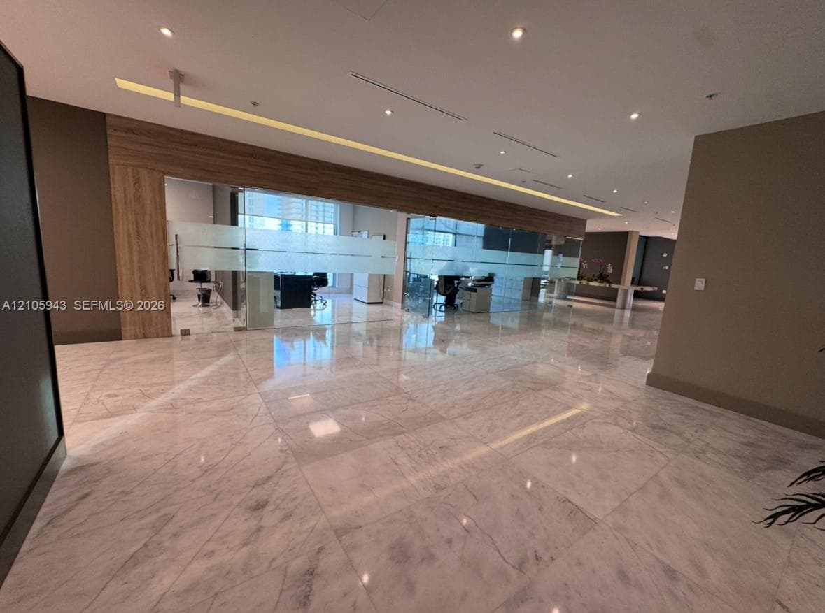175 SW 7th St # 2208, Miami FL 33130