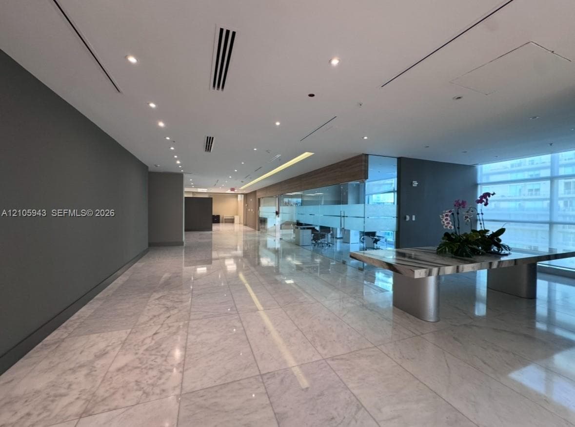 175 SW 7th St # 2208, Miami FL 33130