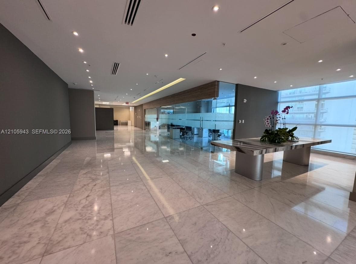 175 SW 7th St # 2208, Miami FL 33130