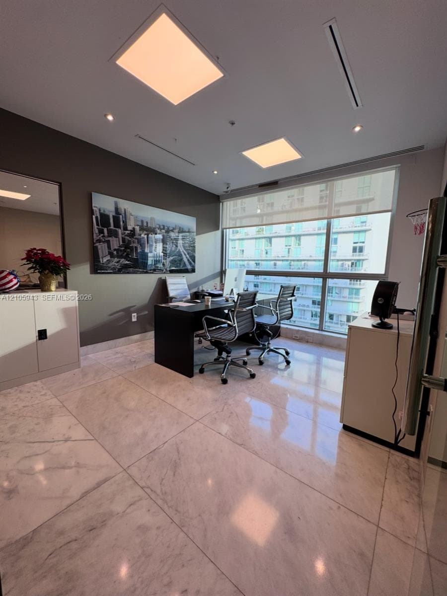 175 SW 7th St # 2208, Miami FL 33130